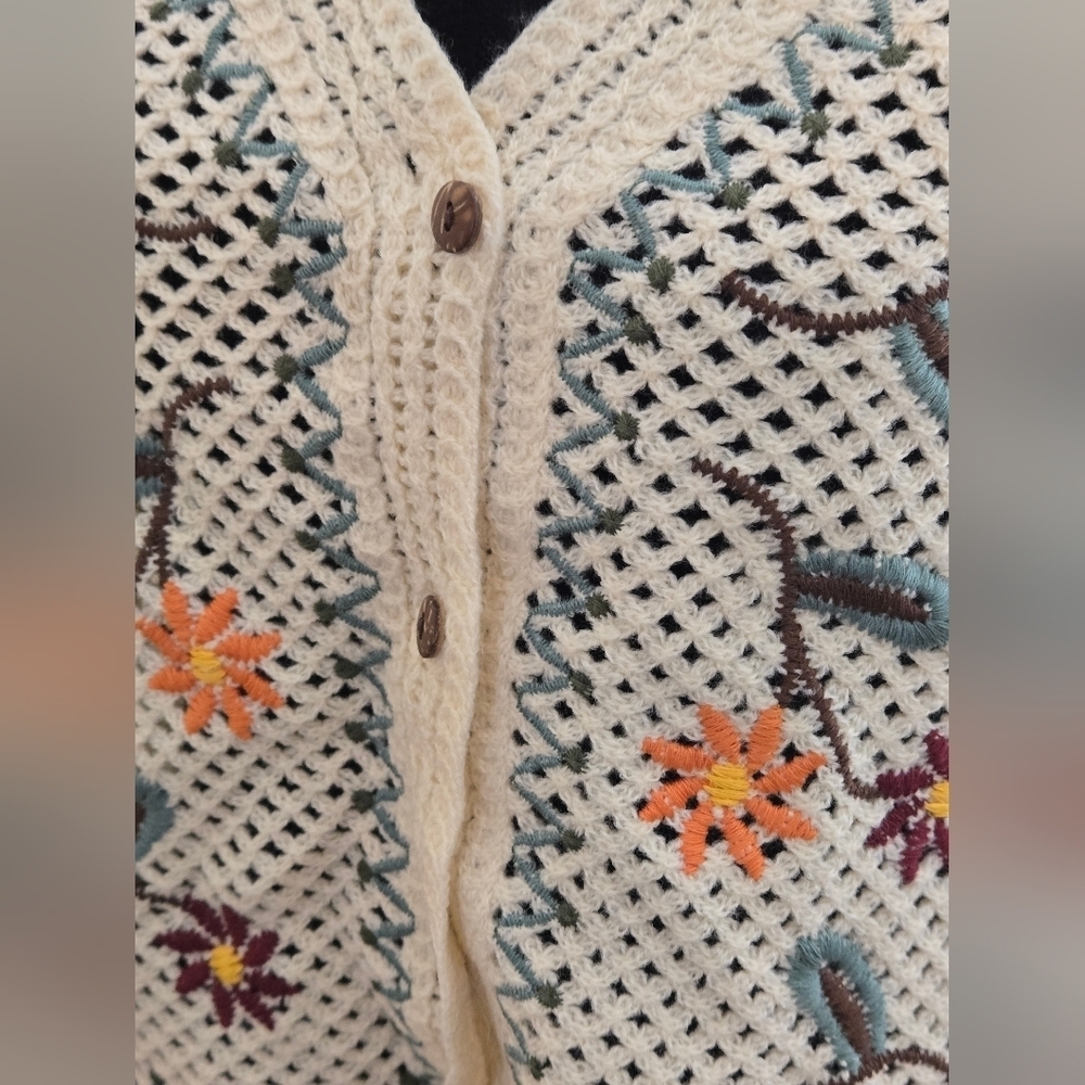 SHEIN Size Small Cream Embroidered Floral Cropped Long Sleeve Cardigan - Picture 7 of 9
